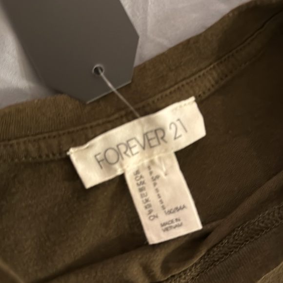 NEW with tag soft olive green crop top. - Picture 2 of 3